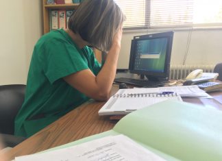 Εφίδρωση και εξάψεις στην εμμηνόπαυση: Δείτε τι να κάνετε