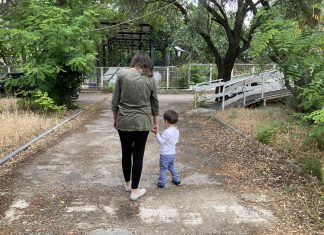 Κοντά στα παιδιά μας